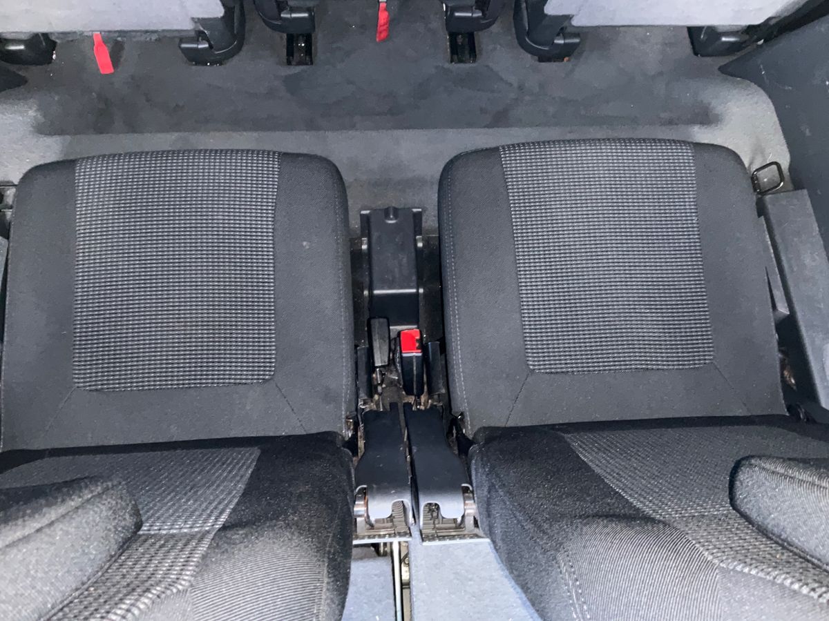 Peugeot 5008 1.6 HDi Comfort 7 Places Année 2010 Boite de vitesse manuelle – Image 13