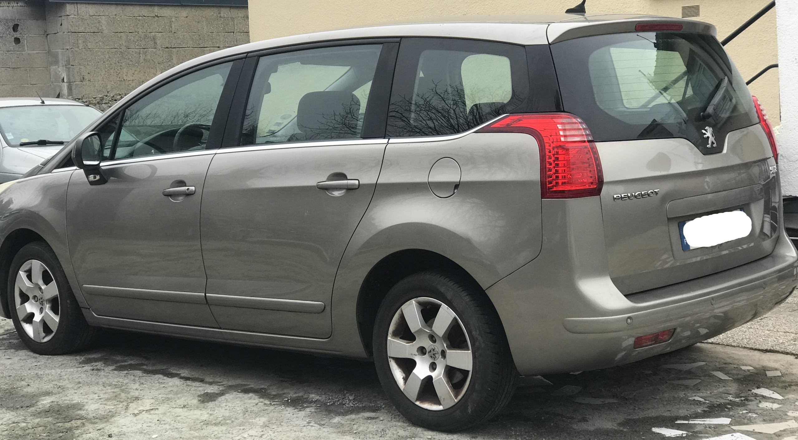 Peugeot 5008 1.6 HDi Comfort 7 Places Année 2010 Boite de vitesse manuelle – Image 6