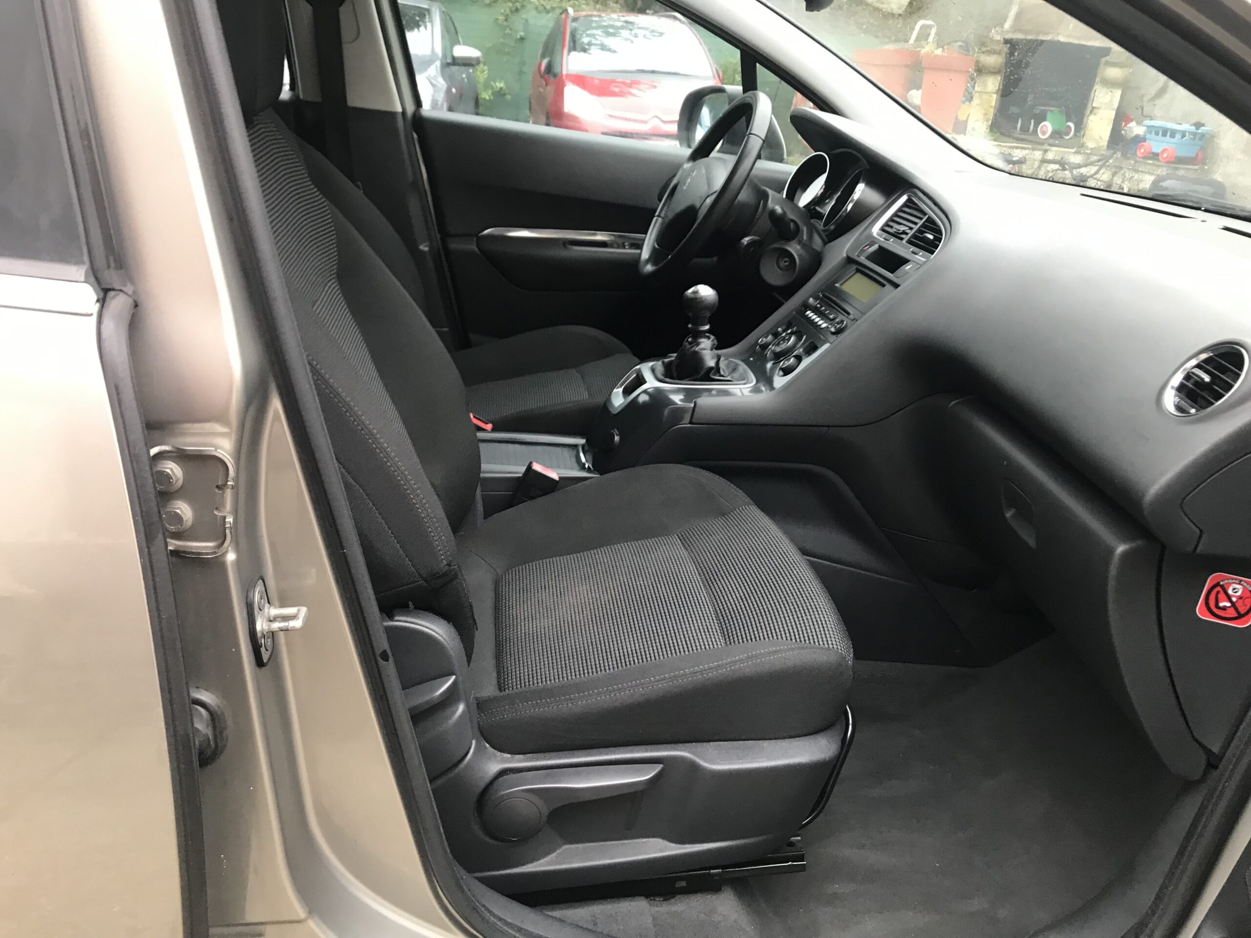 Peugeot 5008 1.6 HDi Comfort 7 Places Année 2010 Boite de vitesse manuelle – Image 14