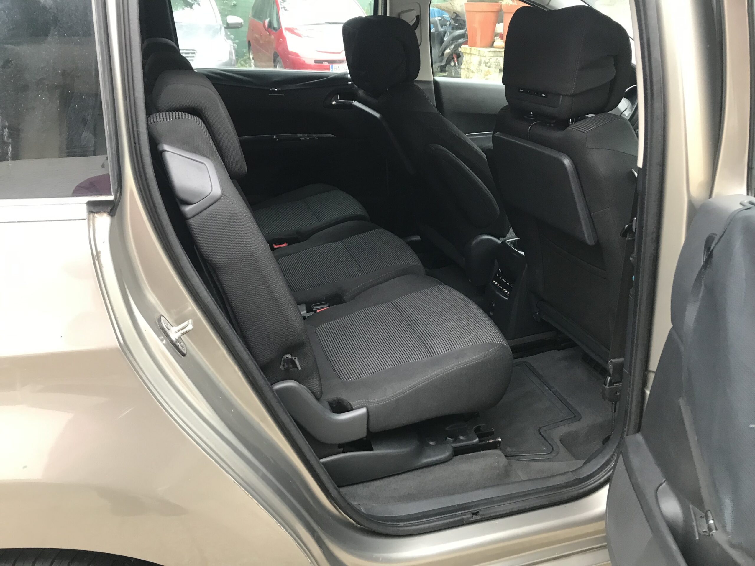 Peugeot 5008 1.6 HDi Comfort 7 Places Année 2010 Boite de vitesse manuelle – Image 16