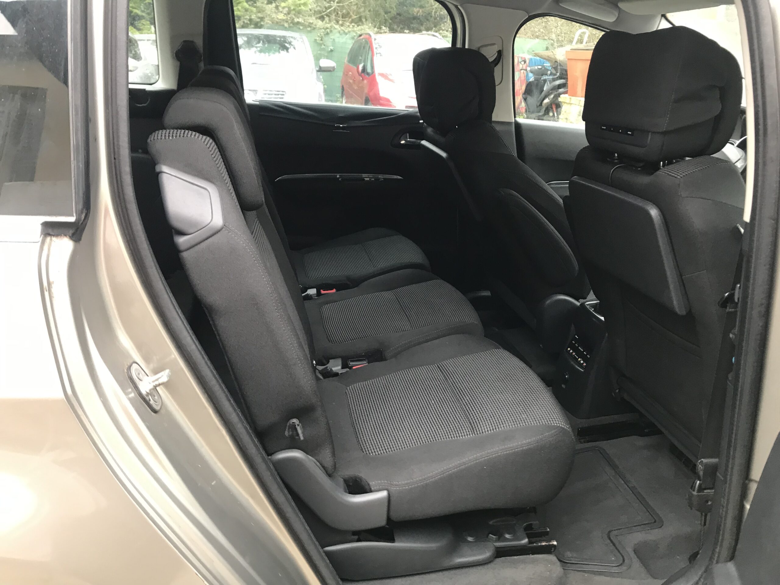Peugeot 5008 1.6 HDi Comfort 7 Places Année 2010 Boite de vitesse manuelle – Image 5