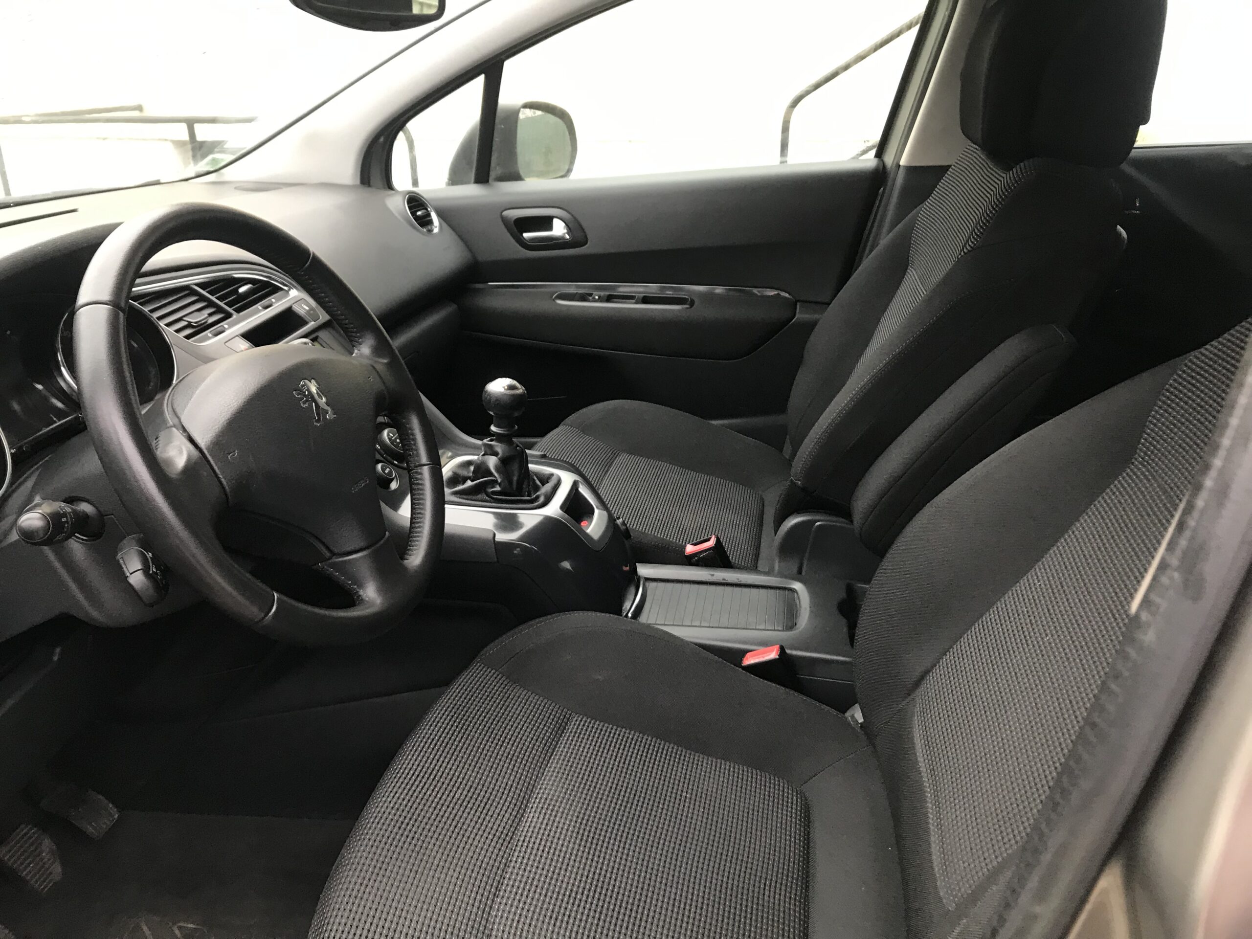 Peugeot 5008 1.6 HDi Comfort 7 Places Année 2010 Boite de vitesse manuelle – Image 18