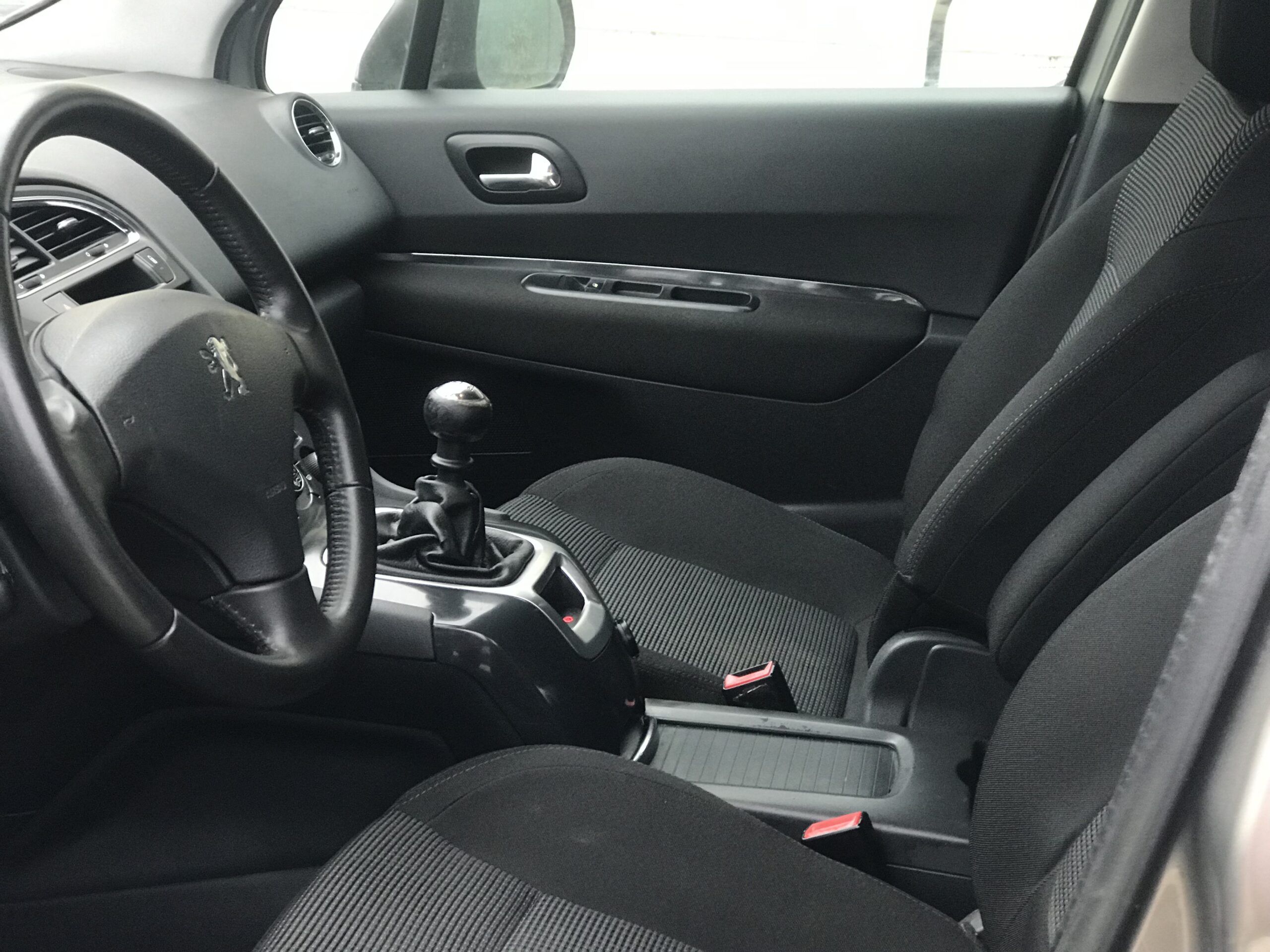 Peugeot 5008 1.6 HDi Comfort 7 Places Année 2010 Boite de vitesse manuelle – Image 4
