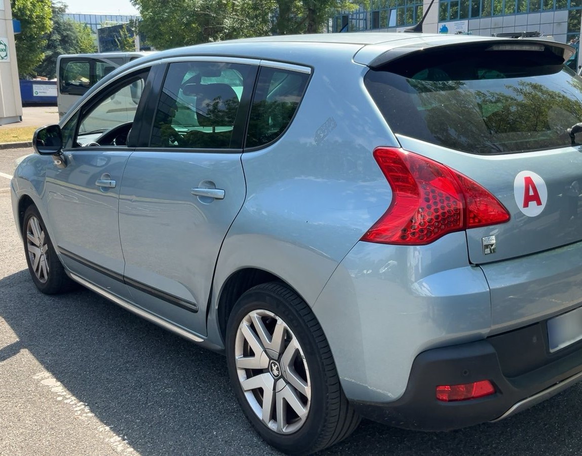 Peugeot 3008 2.0 HDi Hybrid4 année 2013 Boite de vitesse: Automatique – Image 3