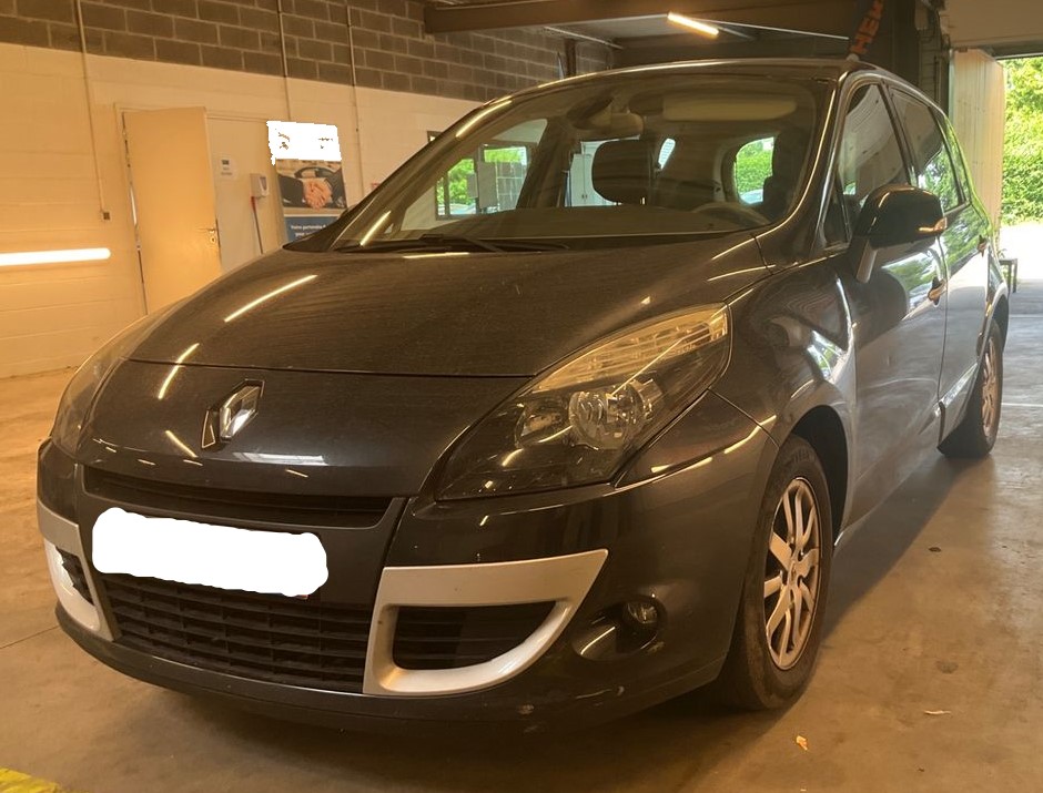 Renault Scenic 1.5 dCi Exception année 2011 Boite de vitesse: automatique – Image 15