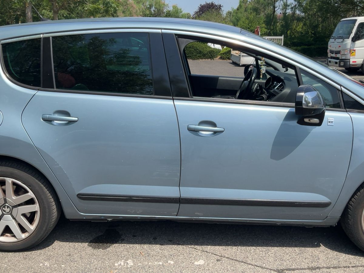 Peugeot 3008 2.0 HDi Hybrid4 année 2013 Boite de vitesse: Automatique – Image 6