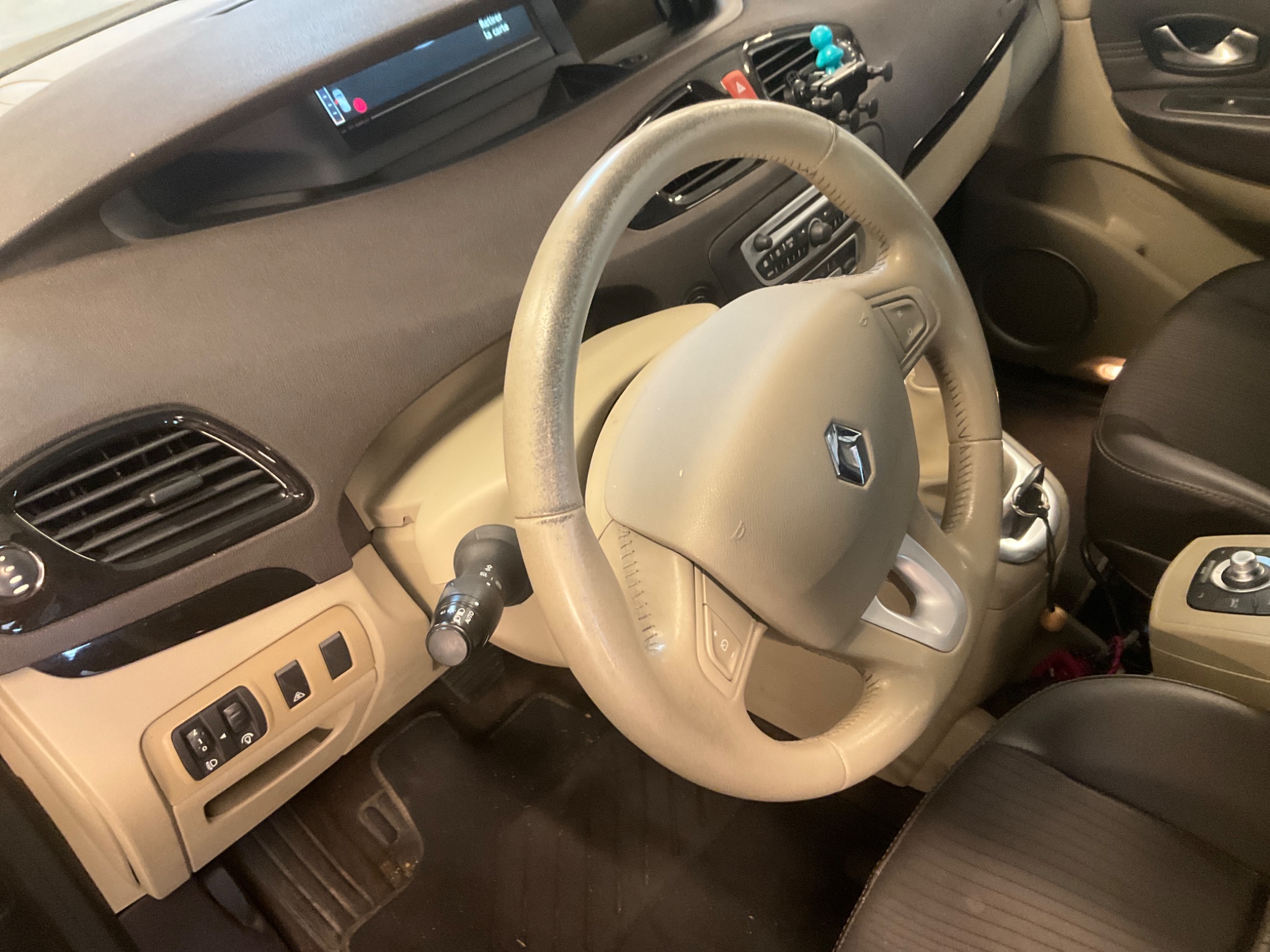 Renault Scenic 1.5 dCi Exception année 2011 Boite de vitesse: automatique – Image 16