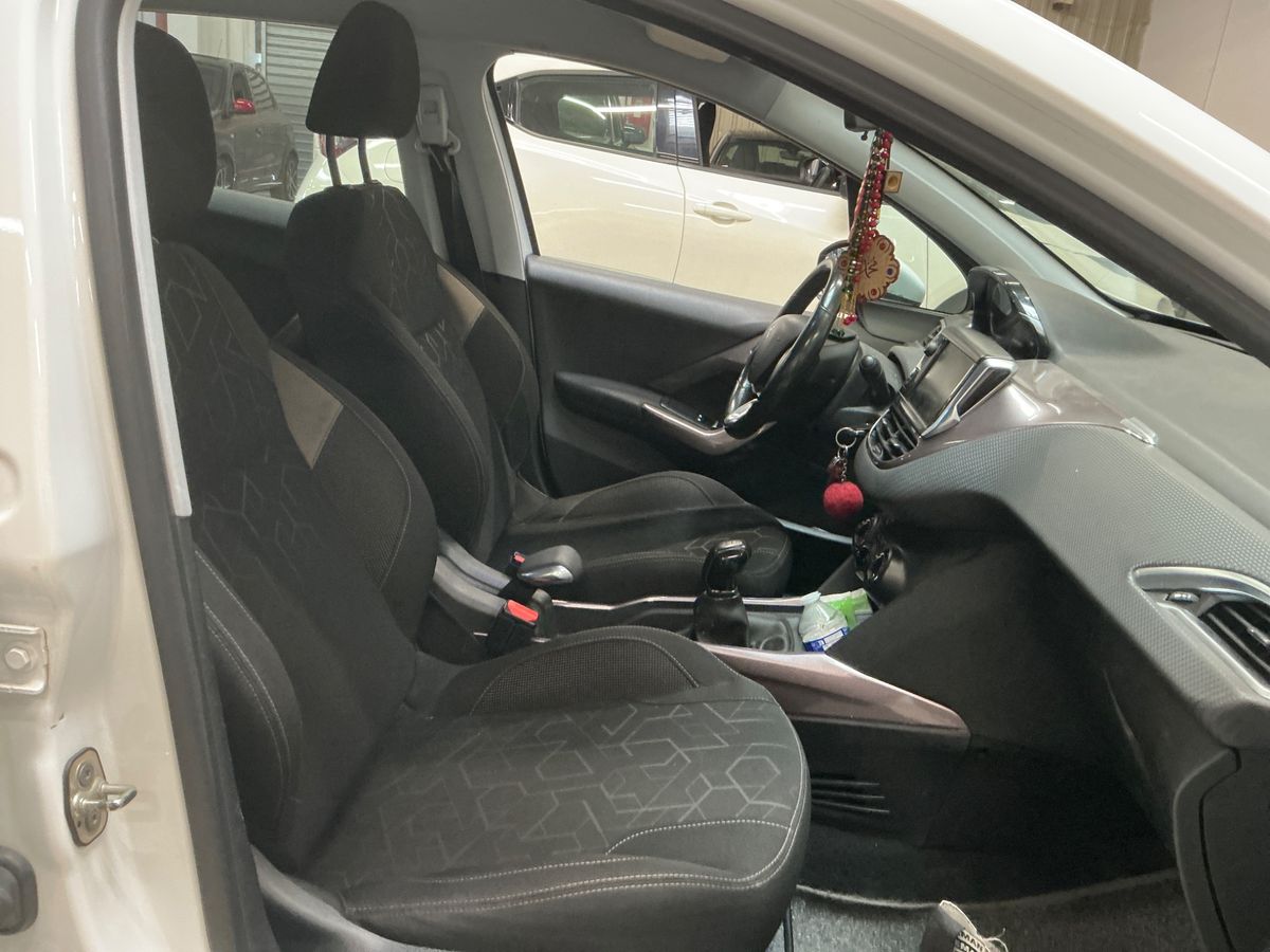 Peugeot 2008 1.6 e-HDi année 2014 Boite de vitesse: manuelle – Image 5