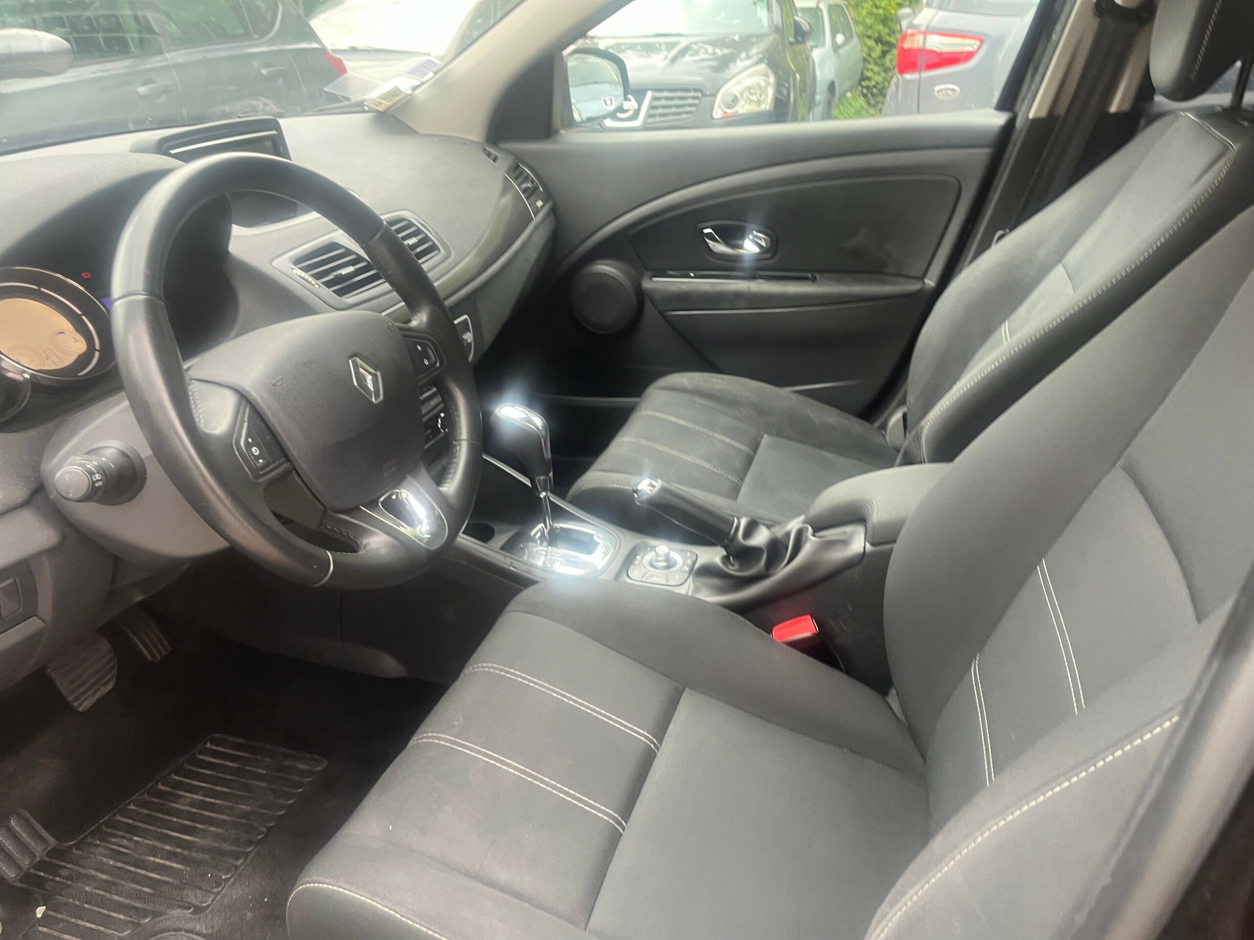 Renault Megane 1.5 dCi Année 2014 Boite de vitesse: Automatique – Image 8
