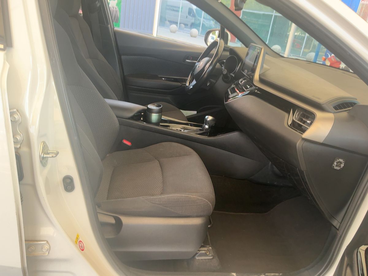 Toyota C-HR 1.8 Hybrid Dynamic année 2019 Boite de vitesse: automatique – Image 4
